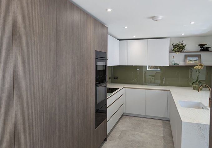 Modern kitchen in Milford-on-sea, Hampshire